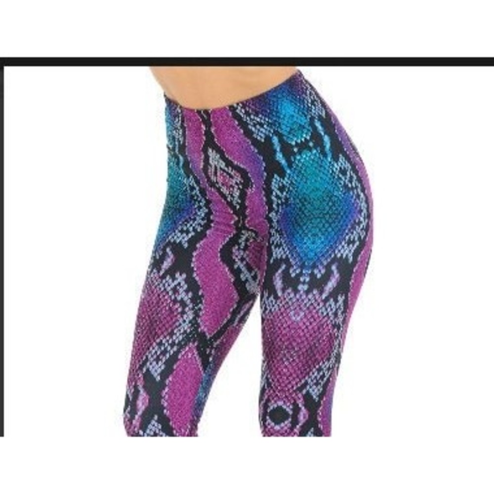 Reg One Size Creamy soft pink and blue‎ snakeskin leggings | Snakeskin leggings